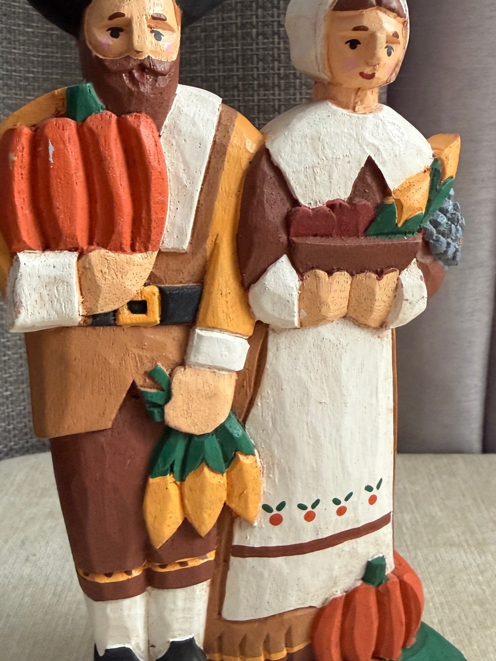 Midwest Thanksgiving Falls Piligrim Couple Wood Figurine Hand painted - Picture 6 of 6